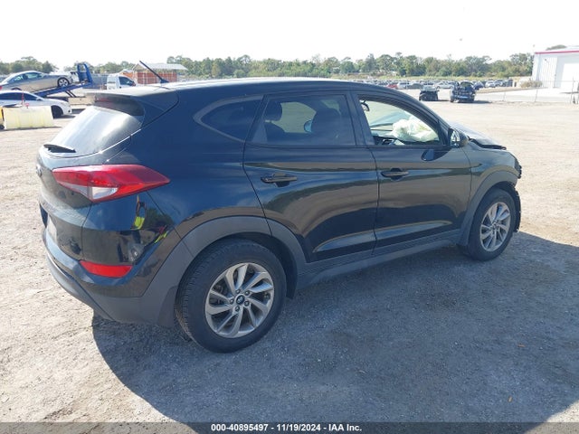 Hyundai TUCSON SE 2018 KM8J23A44JU662915 Image 4