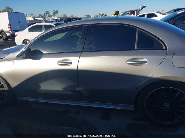 Mercedes-Benz A 220 2019 WDD3G4EB6KW017143 Image 14