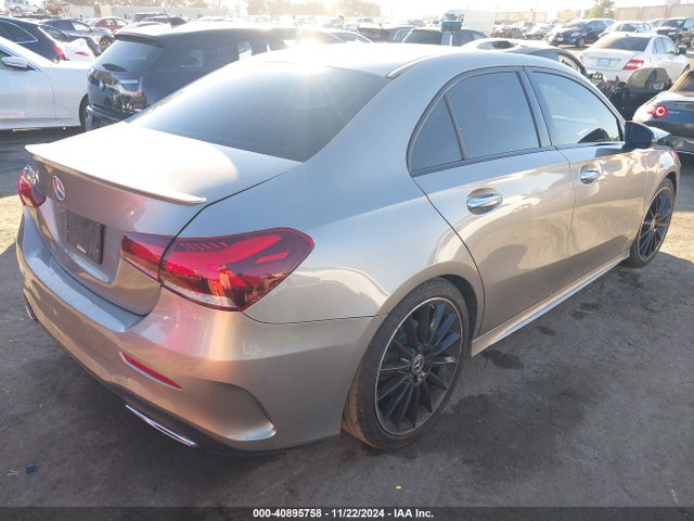 Mercedes-Benz A 220 2019 WDD3G4EB6KW017143 Image 4