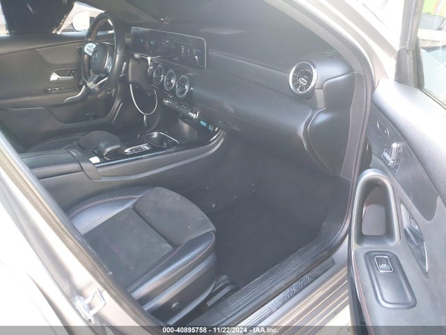Mercedes-Benz A 220 2019 WDD3G4EB6KW017143 Image 5