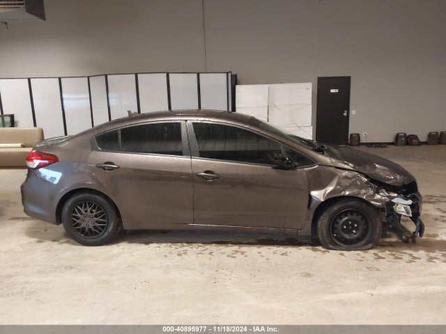 KIA FORTE LX 2017 3KPFK4A76HE071665 Image 13