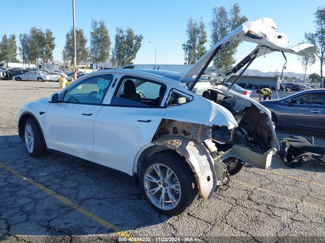 2023 TESLA MODEL Y 7SAYGDEEXPF896297 Photo 2
