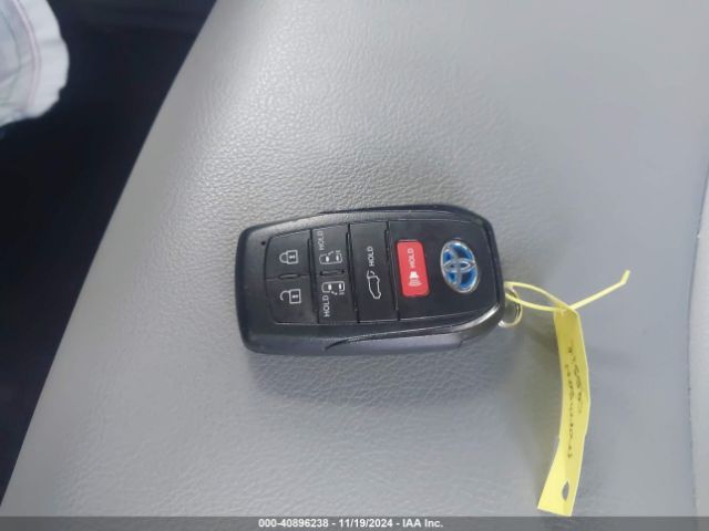 5TDJRKEC0MS034967 Toyota SIENNA XLE
