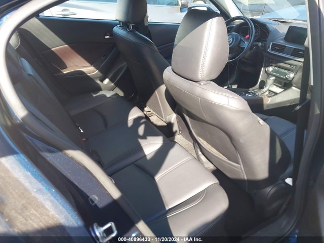 3MZBN1V32JM218634 Mazda Mazda3 Touring