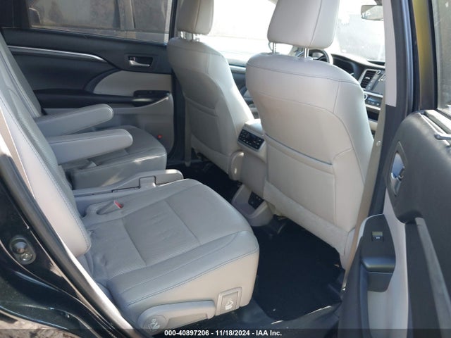 Toyota Highlander Limited Platinum 2017 5TDYZRFH8HS200126 Image 8