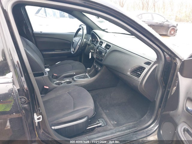 Chrysler 200 Touring 2014 1C3CCBBB6EN117966 Image 5