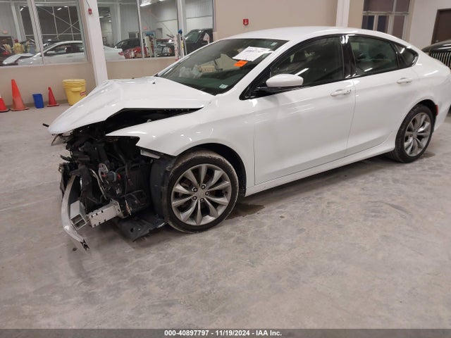Chrysler 200 S 2016 1C3CCCBB7GN173651 Image 2
