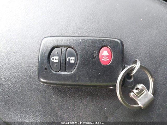 Toyota Prius V Two 2016 JTDZN3EU8GJ045259 Image 11