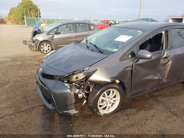 Toyota Prius V Two 2016 JTDZN3EU8GJ045259 Image 6
