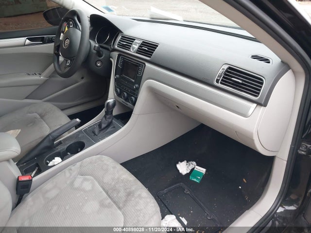 1VWAT7A34GC025115 Volkswagen Passat 1.8t S