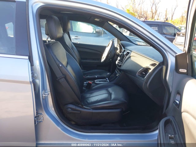 1C3CCBCG1EN198935 Chrysler 200 Limited