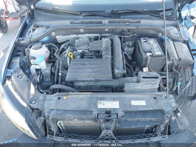 3VW2B7AJ4JM216156 Volkswagen Jetta 1.4t S