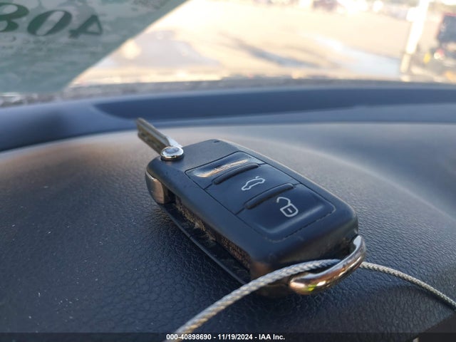 3VW2B7AJ4JM216156 Volkswagen Jetta 1.4t S