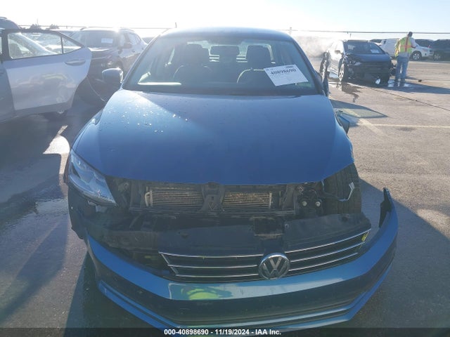 3VW2B7AJ4JM216156 Volkswagen Jetta 1.4t S