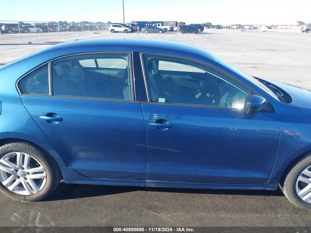 3VW2B7AJ4JM216156 Volkswagen Jetta 1.4t S