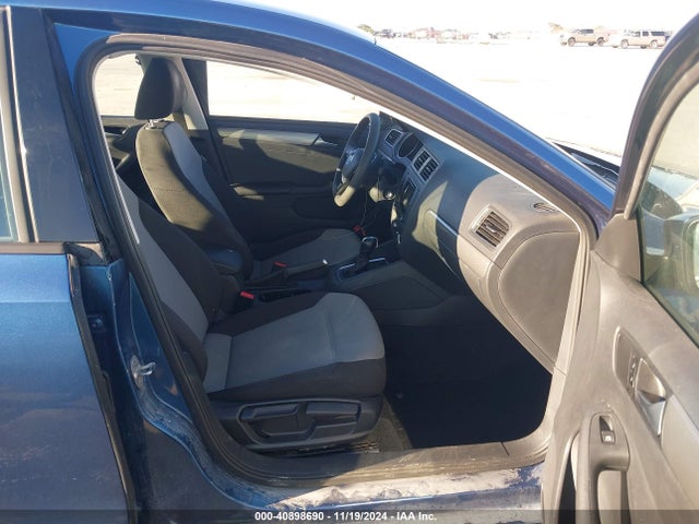 3VW2B7AJ4JM216156 Volkswagen Jetta 1.4t S