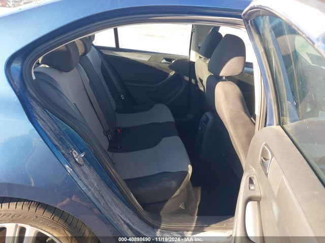 3VW2B7AJ4JM216156 Volkswagen Jetta 1.4t S