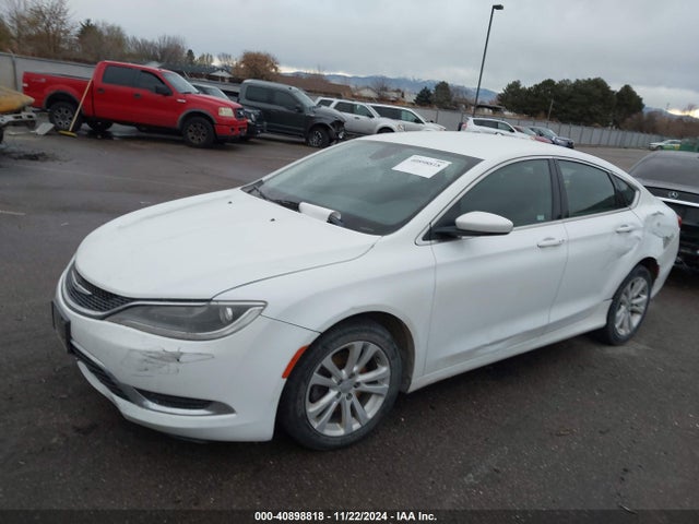 Chrysler 200 Limited 2015 1C3CCCAB2FN680960 Image 2