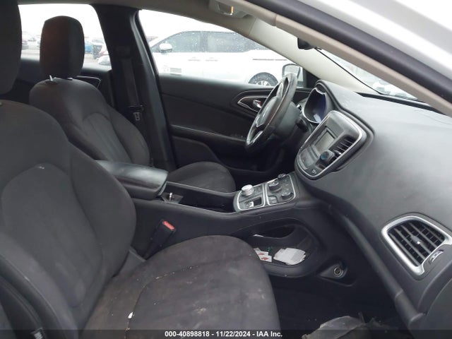 Chrysler 200 Limited 2015 1C3CCCAB2FN680960 Image 5