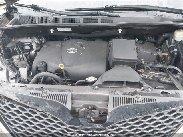 5TDXZ3DC3HS821354 Toyota SIENNA SE