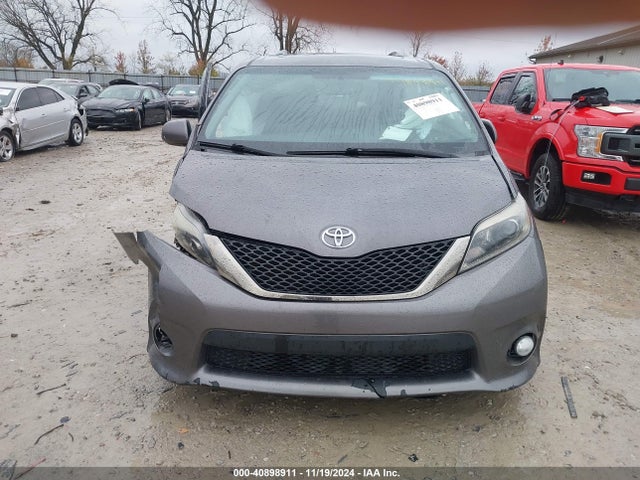 5TDXZ3DC3HS821354 Toyota SIENNA SE