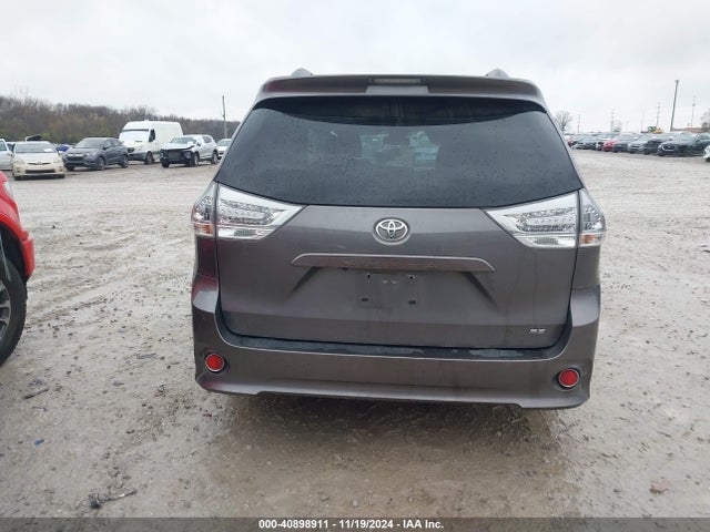 Toyota SIENNA SE 2017 5TDXZ3DC3HS821354 Image 16