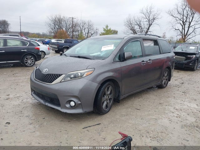 5TDXZ3DC3HS821354 Toyota SIENNA SE