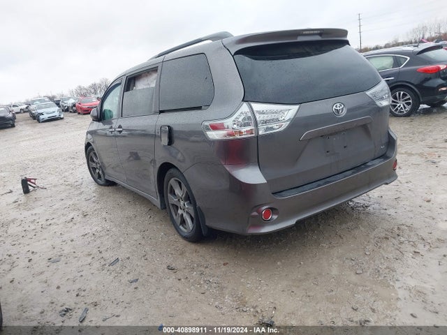 5TDXZ3DC3HS821354 Toyota SIENNA SE