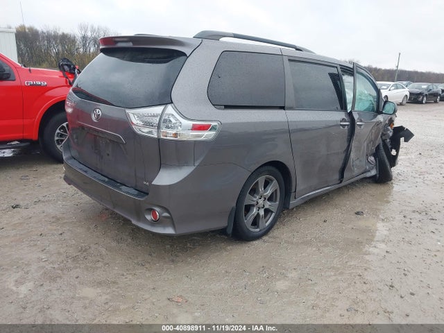 5TDXZ3DC3HS821354 Toyota SIENNA SE