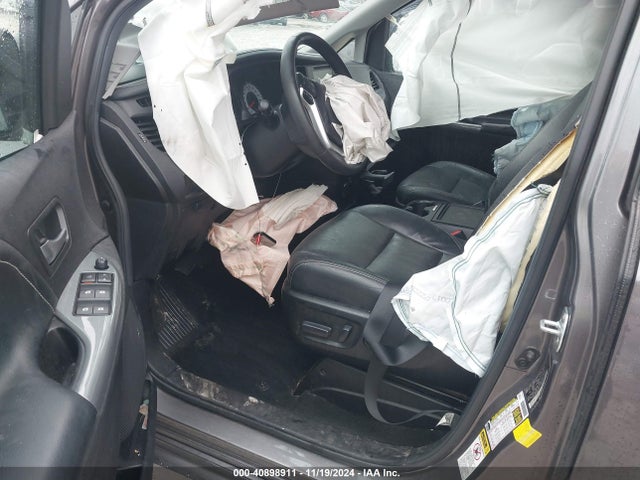 5TDXZ3DC3HS821354 Toyota SIENNA SE