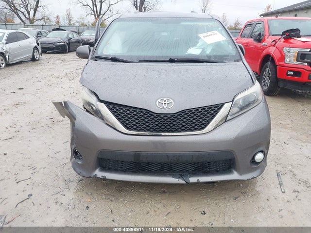 5TDXZ3DC3HS821354 Toyota SIENNA SE