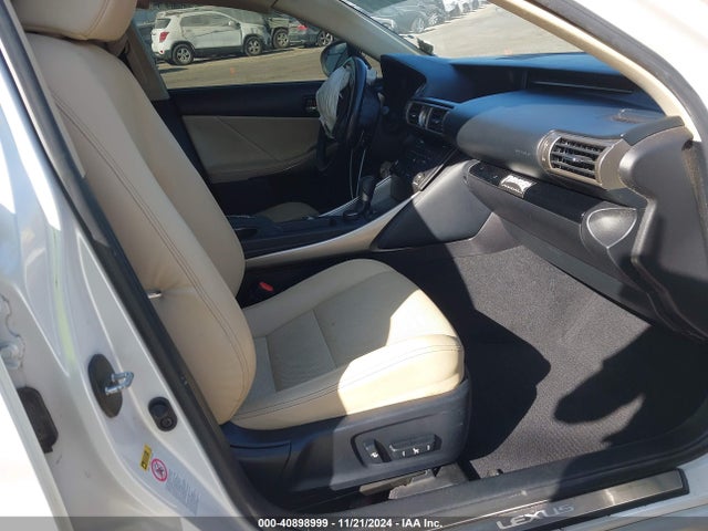 JTHBA1D25G5031070 Lexus IS 200T