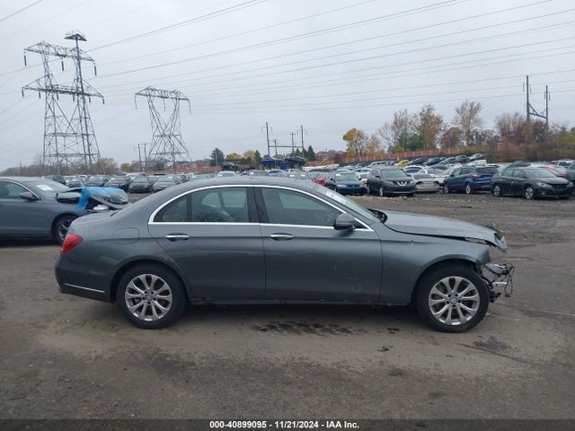 WDDZF4KB5HA126555 Mercedes-Benz E 300 4matic