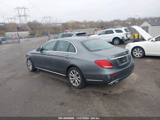 WDDZF4KB5HA126555 Mercedes-Benz E 300 4matic