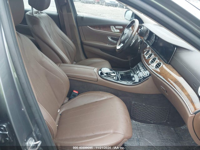WDDZF4KB5HA126555 Mercedes-Benz E 300 4matic