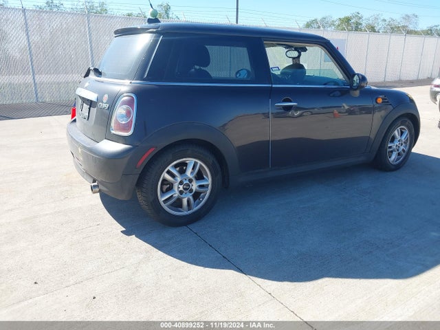 2013 MINI COOPER HARDTOP WMWSU3C56DT682860 Photo 3
