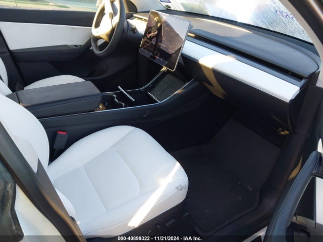 2021 TESLA MODEL Y 5YJYGDEE8MF119707 Photo 4