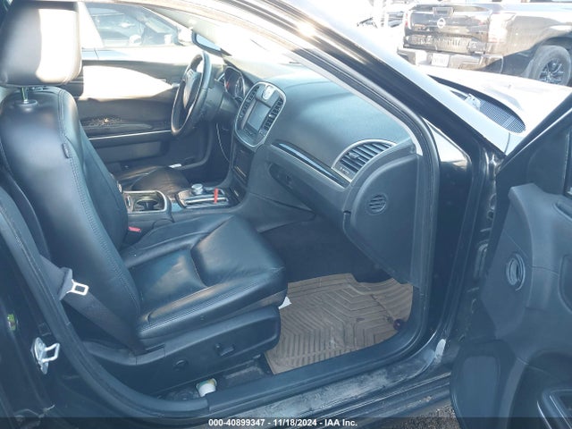 2C3CCARG4JH257965 Chrysler 300 Touring L Awd