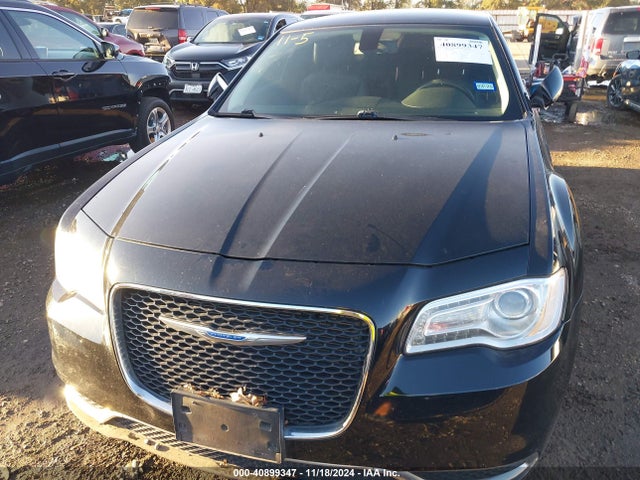 2C3CCARG4JH257965 Chrysler 300 Touring L Awd