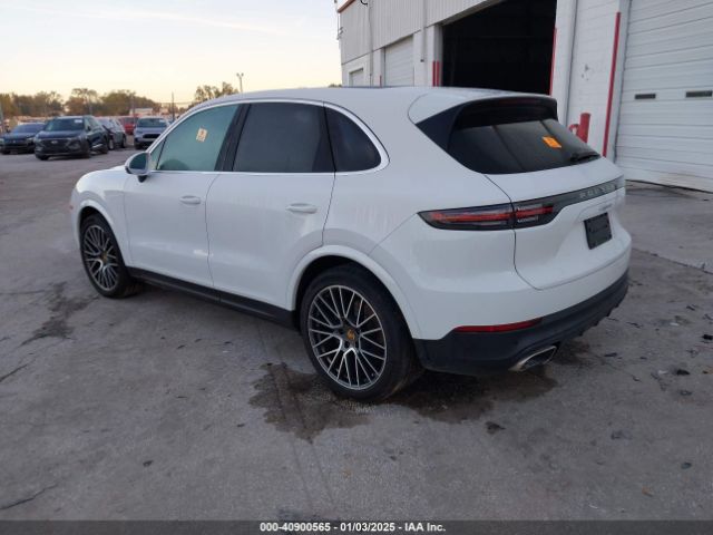 2021 PORSCHE CAYENNE WP1AA2AY9MDA04806 Photo 2