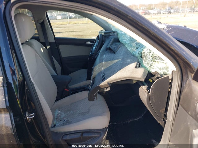3VV1B7AX9JM021643 Volkswagen Tiguan 2.0t S