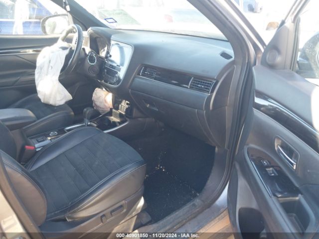 JA4AZ3A36KZ026082 Mitsubishi Outlander Le