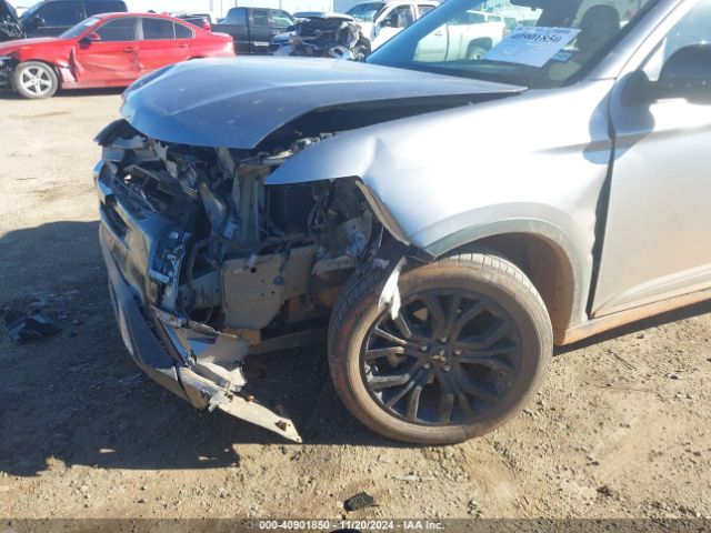 JA4AZ3A36KZ026082 Mitsubishi Outlander Le