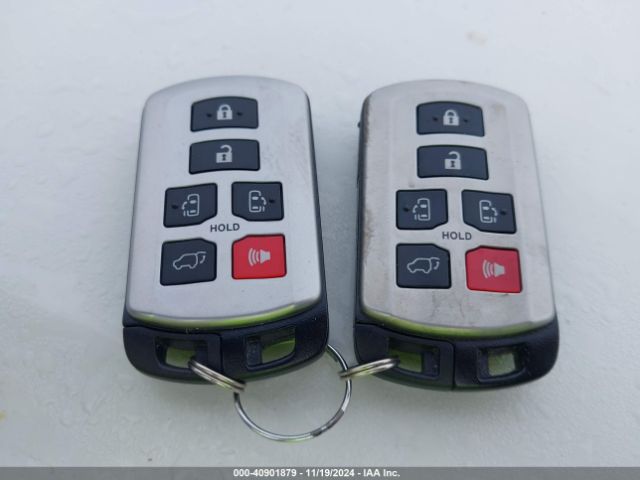 5TDYZ3DC9KS006832 Toyota Sienna Xle 8 Passenger