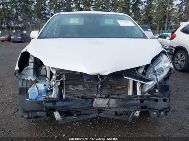 5TDYZ3DC9KS006832 Toyota Sienna Xle 8 Passenger