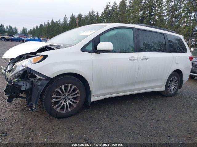 5TDYZ3DC9KS006832 Toyota Sienna Xle 8 Passenger