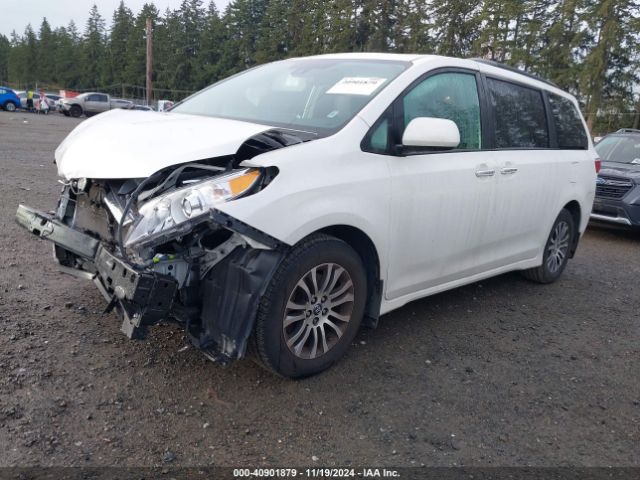 5TDYZ3DC9KS006832 Toyota Sienna Xle 8 Passenger