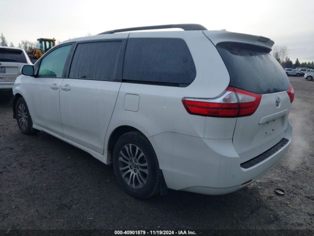 5TDYZ3DC9KS006832 Toyota Sienna Xle 8 Passenger