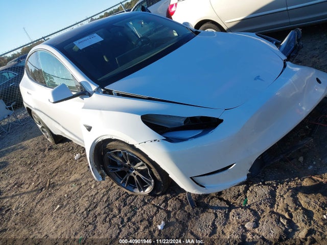 2024 TESLA MODEL Y 7SAYGAEE7RF114717 Photo 0