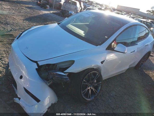 2024 TESLA MODEL Y 7SAYGAEE7RF114717 Photo 1